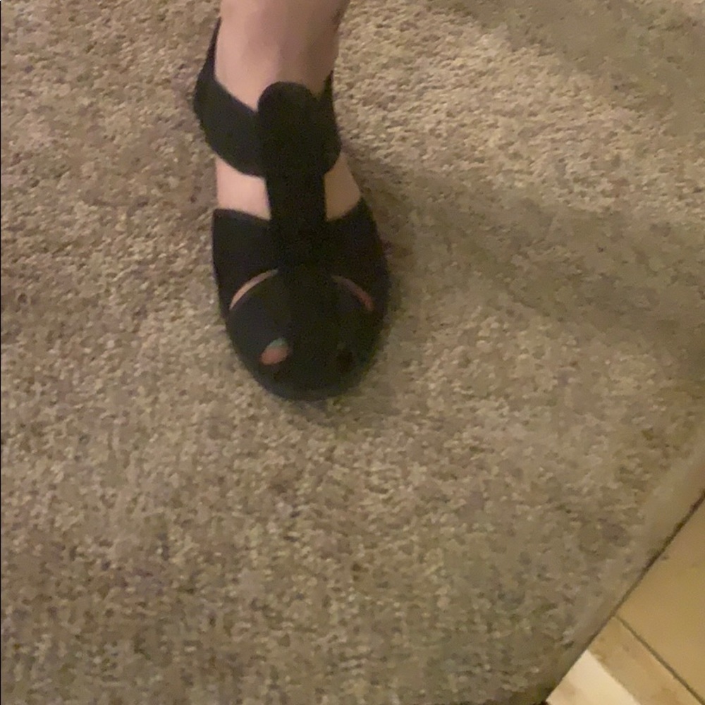 Sandals - Picture 2 of 3